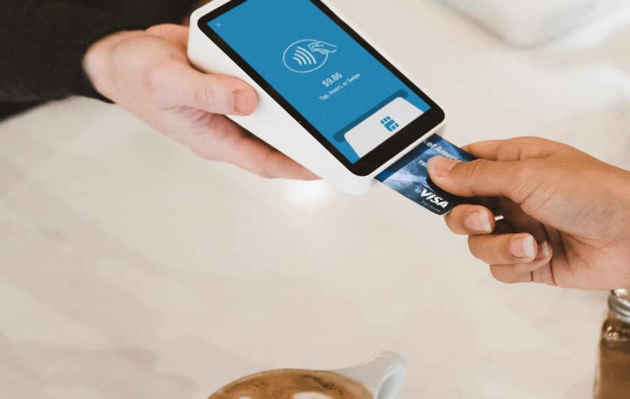 Como usar o cartão de crédito de forma inteligente e acumular benefícios